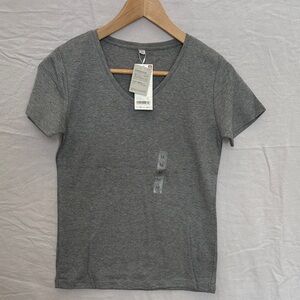 NWT Uniqlo Heather Gray Women's Short Sleeve Tee
